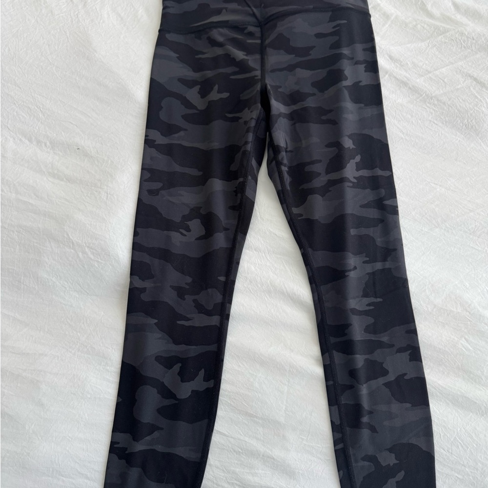 Athleta Black and Gray Camouflage Leggings - 7/8” Elation